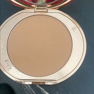 Charlotte Tilbury Airbrush Flawless Finish Powder - Tan 3